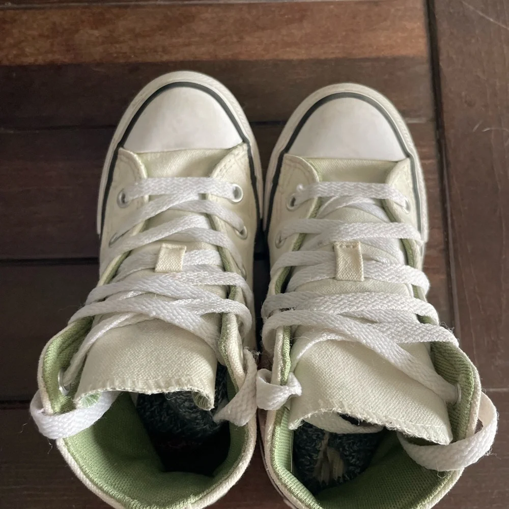 Converse Cream High-Tops with Floral and Bee Design - Picture 3 of 7